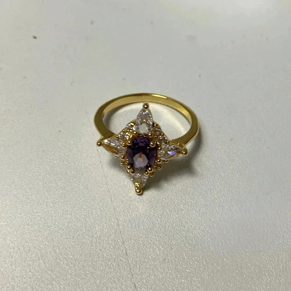 Gold Plated with Amethyst purple coloured middle stone ring - size 9 - Picture 5 of 5